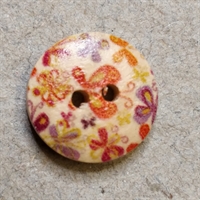 15 mm. Sommerfugl og blomster printet på retro knap i træ.